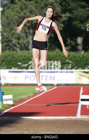 Amy Dingle di Jersey in Donne Salto triplo a Natwest Island Games 2009, Åland, 3 Luglio 2009 Foto Stock