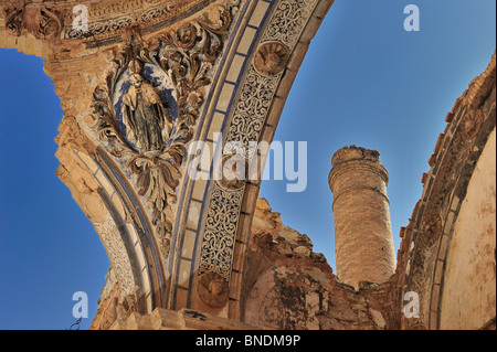 Dettaglio dei resti della chiesa di San Agustín del Pueblo Viejo de Belchite. Foto Stock