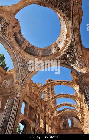 Le rovine della chiesa di San Agustín del Pueblo Viejo de Belchite. Foto Stock