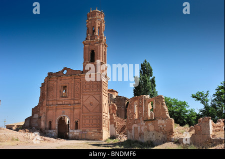 Le rovine della chiesa di San Agustín del Pueblo Viejo de Belchite. Foto Stock