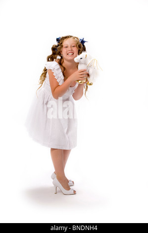 Ragazza innocente su bianco senza saldatura Foto Stock