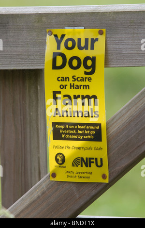 Il vostro cane può spaventare o hatm animali da fattoria segno di avvertimento Foto Stock