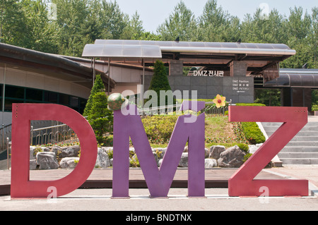 La funzione DMZ a segno il terzo tunnel di aggressione o il Terzo Tunnel di infiltrazione, DMZ, Demilitarized Zone, Corea del Sud Foto Stock