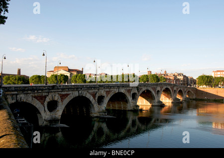 Il Pont Neuf oltre il fiume Garonne.Toulouse.Francia Foto Stock