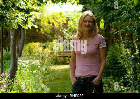 Paesaggio giardiniere, autore e la radio e la TV di personalità, Bunny Guinness Foto Stock