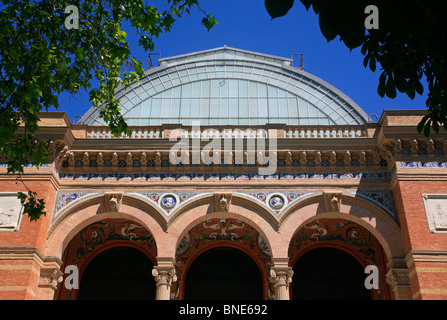 Palacio de Velázquez, il Parco del Retiro di Madrid, Spagna Foto Stock