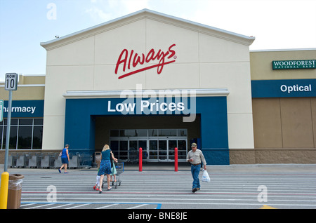 Wal-Mart super di ingresso al centro di Houston, Texas, Stati Uniti d'America Foto Stock