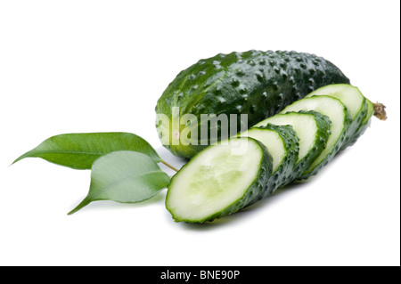 Oggetto su bianco - cibo cetriolo close up Foto Stock