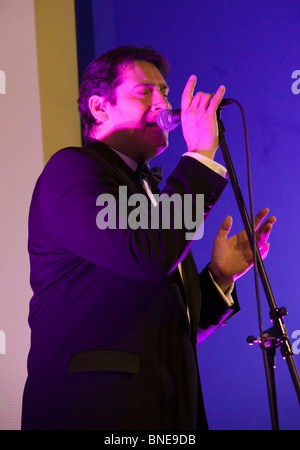 Live music gig - ex Spandau Ballet frontman Tony Hadley - prestazioni nel settembre 2008 Foto Stock