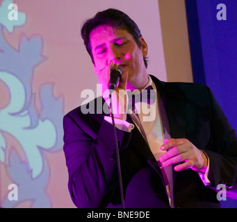 Live music gig - ex Spandau Ballet frontman Tony Hadley - prestazioni nel settembre 2008 Foto Stock