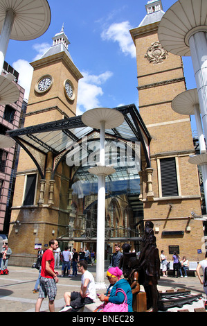 Speranza Square, Liverpool Street Station, Speranza Square, City of London, Londra, Inghilterra, Regno Unito Foto Stock