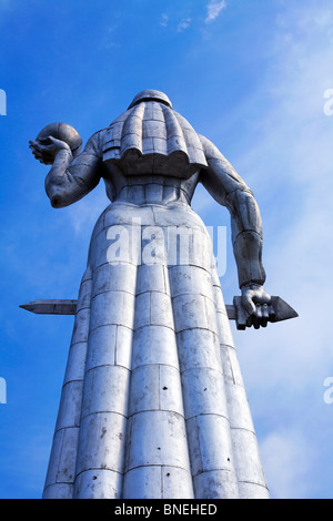 La statua di alluminio di Kartlis Deda, Madre Georgia, Tbilisi, Georgia Foto Stock