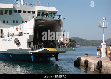 Linea Jadrolinija Hanibal Lucic in atterraggio a Kolocep isola vicino Dubrovnik Croazia Foto Stock