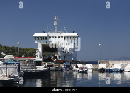 Linea Jadrolinija Hanibal Lucic sbarco al porto di Lopud,a sud della Dalmazia, Croazia, isole di Elafiti, Europa Foto Stock