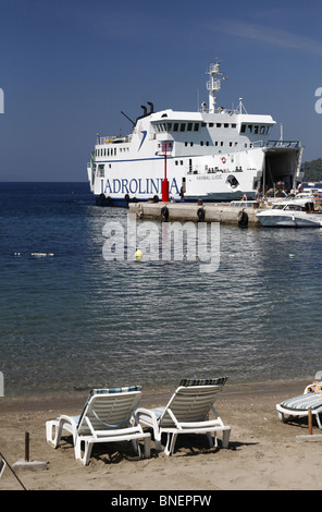 Linea Jadrolinija Hanibal Lucic sbarco al porto di Lopud,a sud della Dalmazia, Croazia, isole di Elafiti, Europa Foto Stock