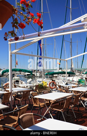 Ristorante a Marina di Sitges, Port d'Aiguadolç. Sitges, Catalogna Spagna. Foto Stock