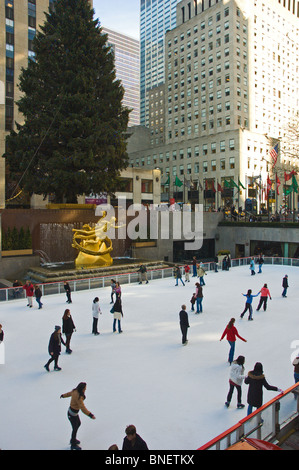 I pattinatori in Rockefeller Center di New York City Foto Stock