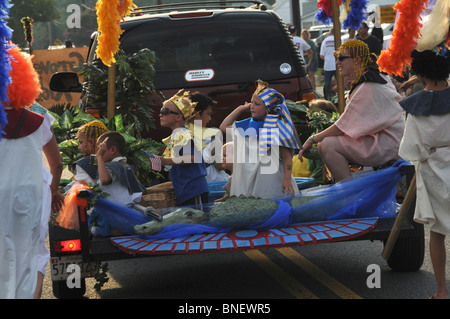 Deale, Maryland, USA alcuni dei gruppi di comunità che partecipano al Deale volontario dei Vigili del Fuoco parade Foto Stock