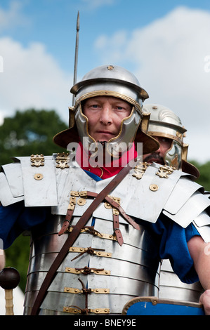 I soldati romani uniforme ad una rievocazione. Regno Unito Foto Stock