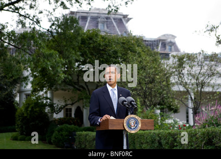 Il presidente Barack Obama parla sul prato Sud della Casa Bianca Foto Stock