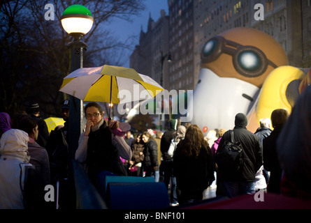 Thanksgiving Parade palloncini essendo gonfiato in NYC Foto Stock