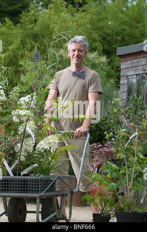 Nick Macer a sua Pan-Global vivaio piante, Frampton corte, Glos. Regno Unito Foto Stock