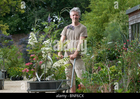 Nick Macer a sua Pan-Global vivaio piante, Frampton corte, Glos. Regno Unito Foto Stock