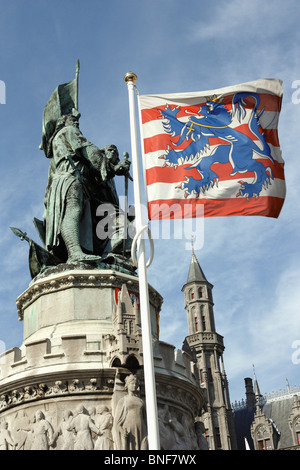 Statua di Jan Breydel e Pieter De Coninck davanti al Palazzo Provinciale House, la piazza del mercato di Bruges, Belgio Foto Stock