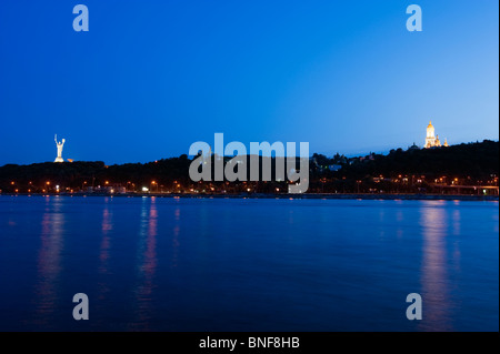 Rodina Mat, nazioni madre difesa della Patria monumento, la signora di ferro,l'Lavra, Dnipro River, Patrimonio Mondiale dell Unesco Foto Stock