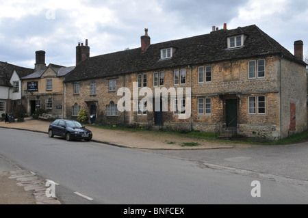 Il George Inn e altre proprietà, Lacock, Wiltshire Foto Stock