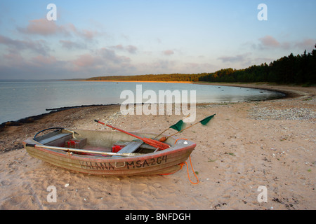 Barca da pesca in Costa Baltica, Hiiumaa, Estonia, Europa Foto Stock