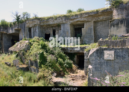 Resti di cave a St Meme les Carrières, Charente, SW FRANCIA Foto Stock