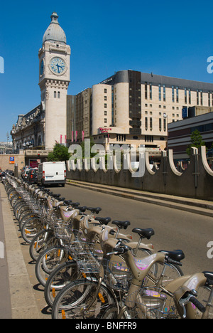 Velib noleggio biciclette quartiere di Bercy di Parigi centrale Europa Francia Foto Stock