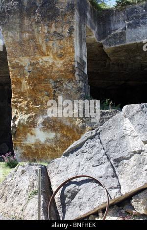 Resti di cave a St Meme les Carrières, Charente, SW FRANCIA Foto Stock