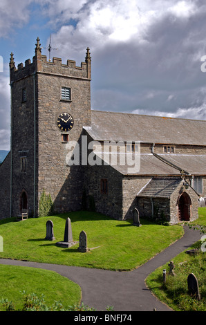 San Michele e Tutti gli Angeli chiesa costruita 1500AD Hawkshead Lake District Cumbria Inghilterra England Foto Stock