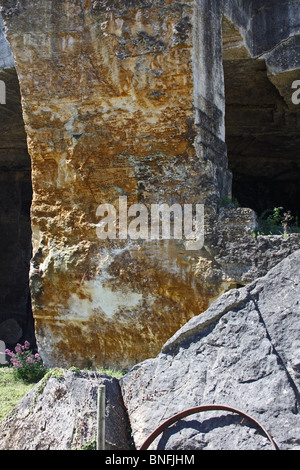 Resti di cave a St Meme les Carrières, Charente, SW FRANCIA Foto Stock