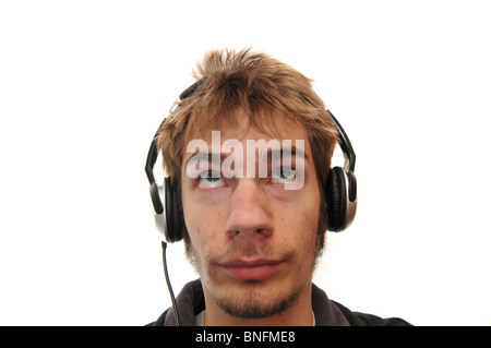 Giovane uomo pensando di musica isolati su sfondo bianco, Foto Stock