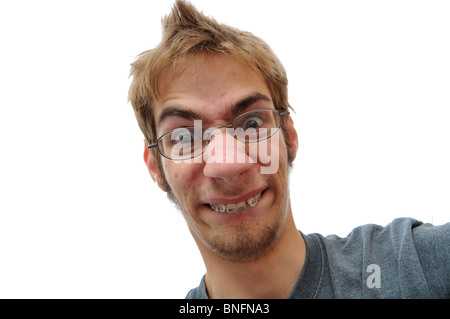 Uomo che mostra il suo volto bretelle close up Foto Stock