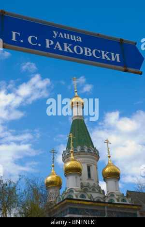 Segno di strada al di fuori di San Nikolai chiesa ortodossa russa Sofia Bulgaria Europa Foto Stock