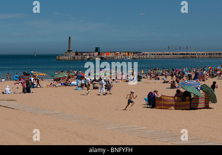 Margate Kent spiaggia principale del paese e su una giornata d'estate Foto Stock