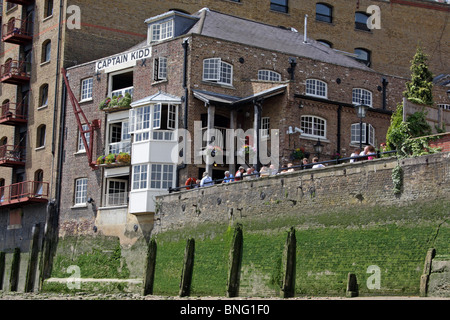 Captain Kidd pub, Wapping High Street, London E1 Foto Stock