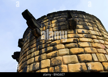 La torre di Durham, parte delle mura del borgo medievale che scorreva intorno alla città di Newcastle upon Tyne, Inghilterra Foto Stock