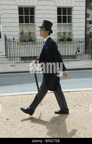 Top Hat and tail coat Dandy al Chap Olympiad, Bedford Square, Londra Regno Unito. HOMER SYKES Foto Stock
