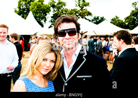 Nick Knowles e fidanzata al duca di Essex partita di polo Luglio 2010 Foto Stock