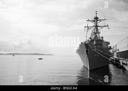 US Navy destroyer USS BARRY a fianco durante il 2010 Revisione della flotta di Halifax, NS. Foto Stock