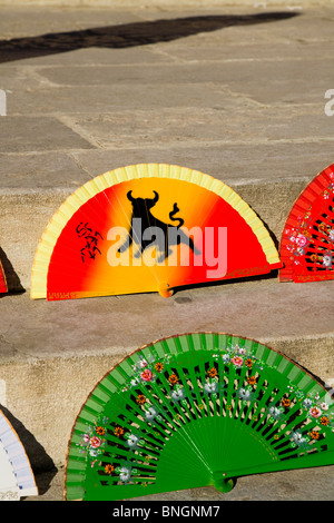 Ventola / fan / doni / dono / Negozio di souvenir / souvenir per la vendita / display a Siviglia è la Plaza de España de Sevilla. Siviglia, Spagna. Foto Stock