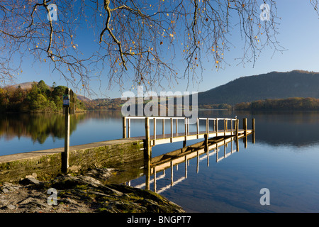 Hawes fine fase di atterraggio jetty di Derwent Water, Parco Nazionale del Distretto dei Laghi, Cumbria, Inghilterra. In autunno (Novembre) 2009 Foto Stock