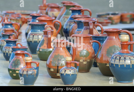 La terracotta souvenir da Cipro in ceramica Paphos Pafos Cipro toni terra doni Foto Stock