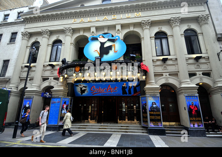 Il London Palladium mostra Sister Act, Argyll Street, Londra, Inghilterra Foto Stock