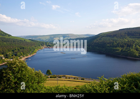 Il serbatoio Ladybower nel Derbyshire England Regno Unito Foto Stock